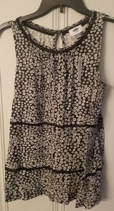 Womens medium old navy  sleeveless flower top